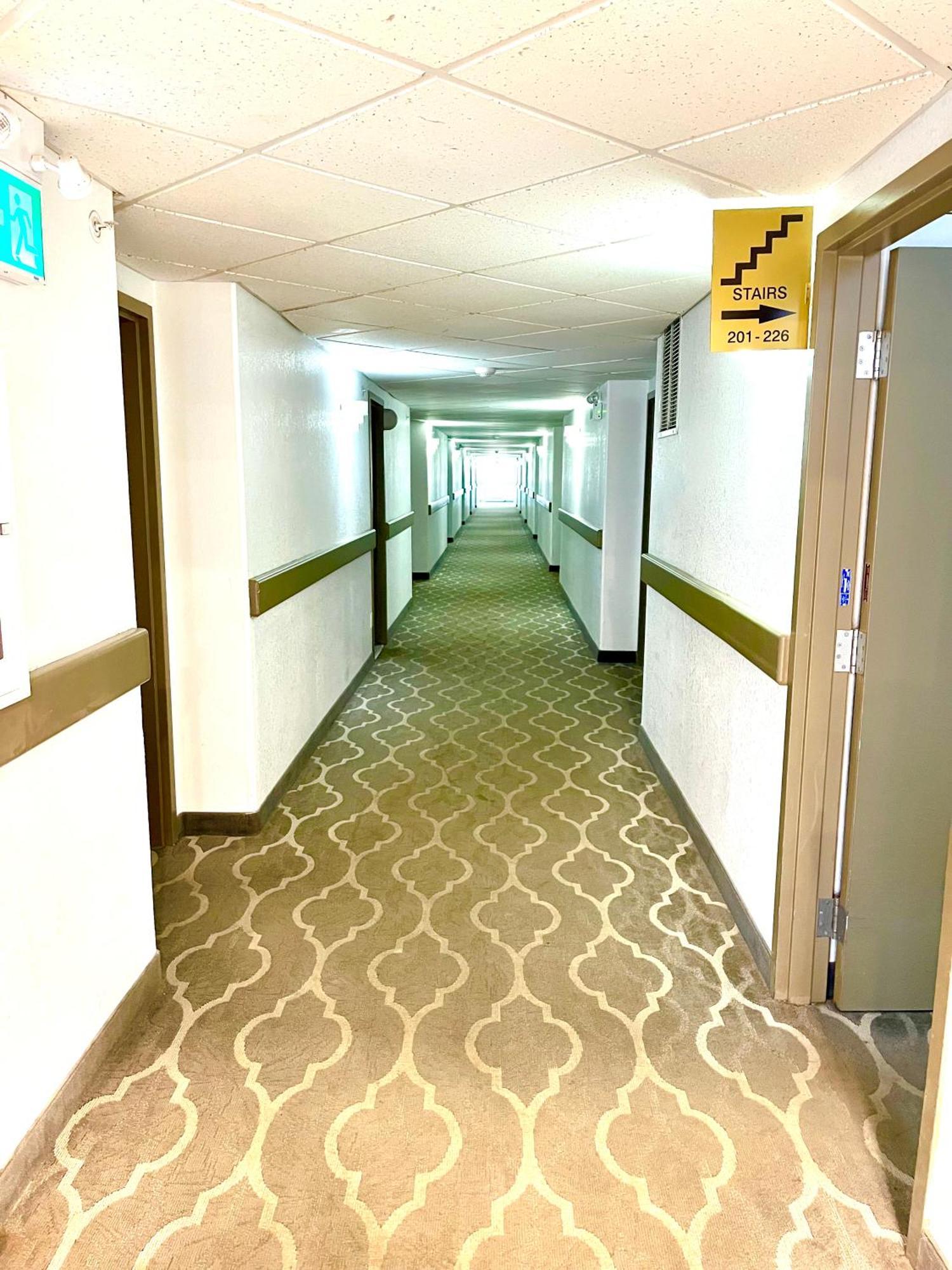 韩丁速8酒店 欣顿 外观 照片