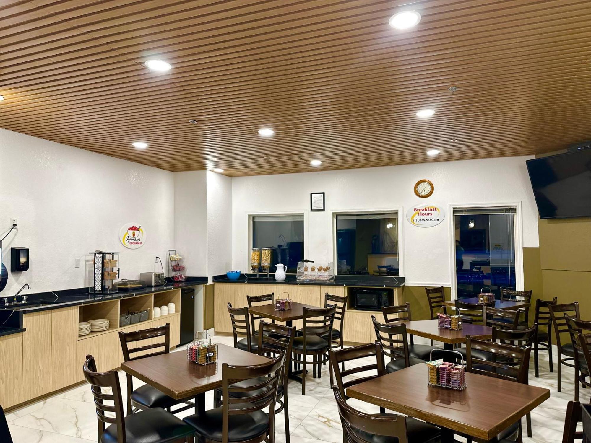 韩丁速8酒店 欣顿 外观 照片